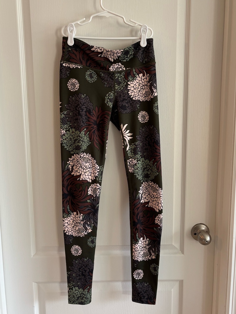 JoyLab Olive Green Floral Leggings size XS